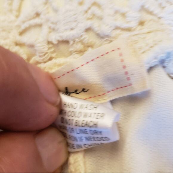 Nabee M creme shorts, fully lIned‎ - Picture 4 of 6